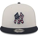 shapka-ploska-bezhov-snapbek-9fifty-4th-of-july-na-new-york-yankees-mlb-ot-new-era
