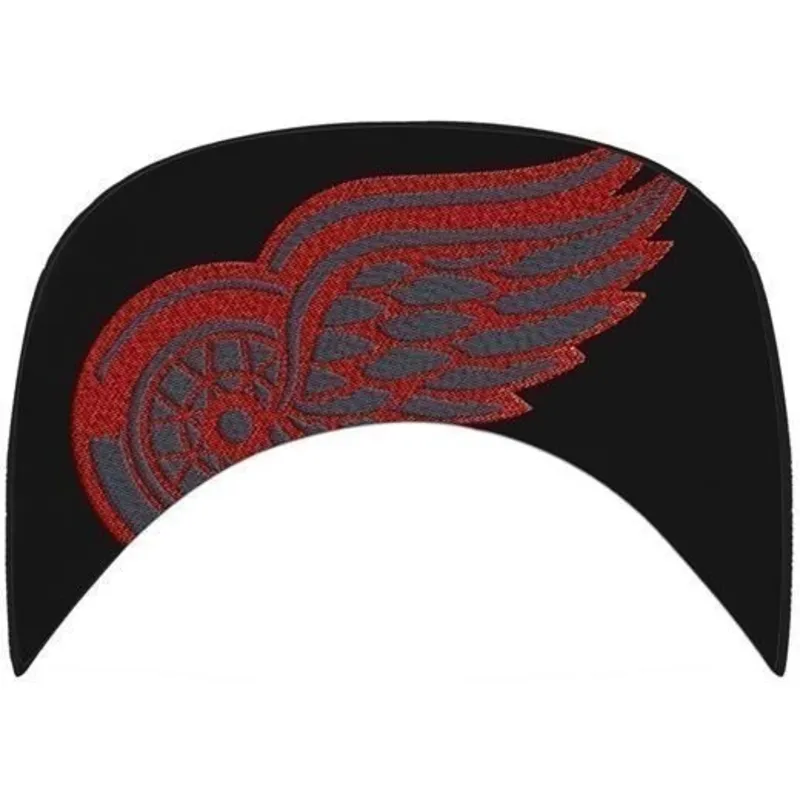 shapka-ploska-cherna-snapbek-letras-na-detroit-red-wings-nhl-ot-47-brand