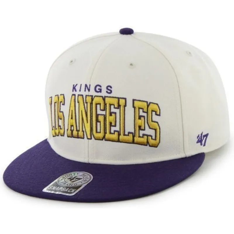 shapka-ploska-byala-snapbek-na-los-angeles-kings-nhl-ot-47-brand