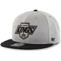 shapka-ploska-siv-snapbek-na-los-angeles-kings-nhl-ot-47-brand