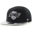 shapka-ploska-cherna-snapbek-na-los-angeles-kings-nhl-ot-47-brand