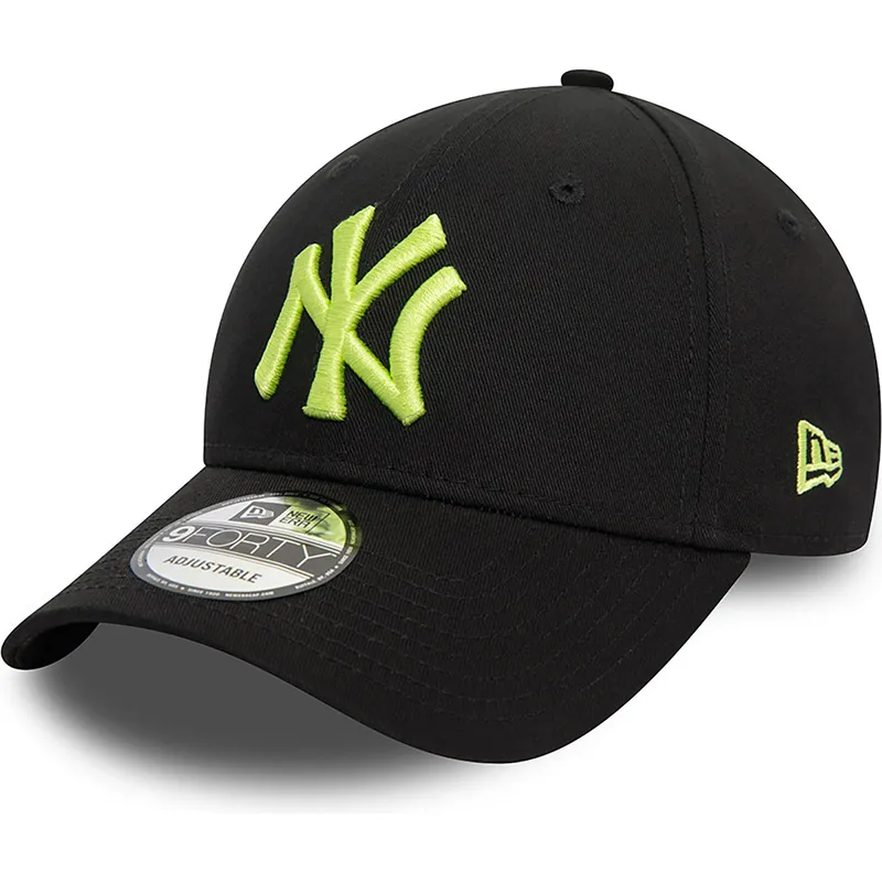 sort-justerbar-kasket-med-buet-skygge-og-gront-logo-9forty-league-essential-af-new-york-yankees-mlb-fra-new-era