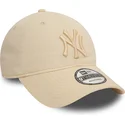 beige-verstellbare-curved-cap-mit-beigem-logo-9twenty-league-essential-der-new-york-yankees-mlb-von-new-era