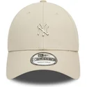 shapka-izvita-bezhov-reguliruem-9forty-metallic-pin-na-new-york-yankees-mlb-ot-new-era