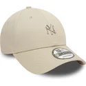 gorra-curva-beige-ajustable-9forty-metallic-pin-de-new-york-yankees-mlb-de-new-era