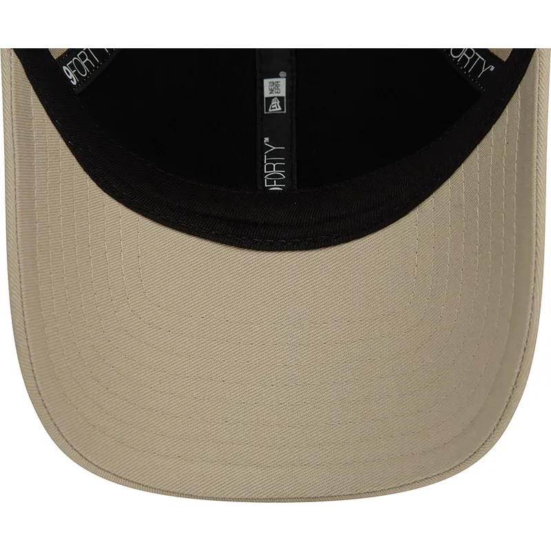 shapka-izvita-bezhov-reguliruem-9forty-metallic-pin-na-new-york-yankees-mlb-ot-new-era