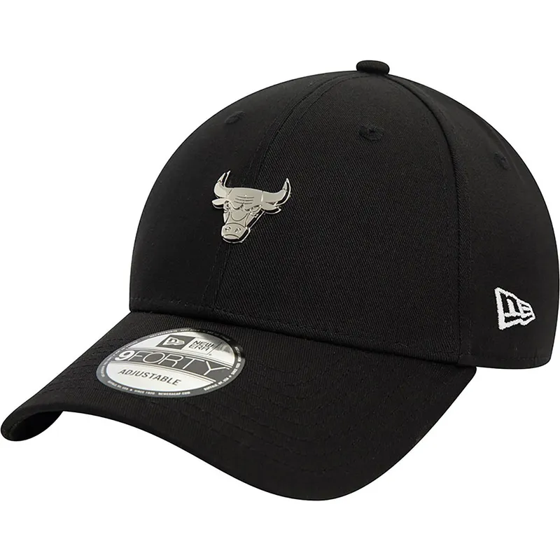 shapka-izvita-cherna-reguliruem-9forty-metallic-pin-na-chicago-bulls-nba-ot-new-era