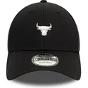 new-era-9forty-chicago-bulls-nba-metallic-pin-verstellbare-schwarze-kappe-mit-gebogenem-schirm