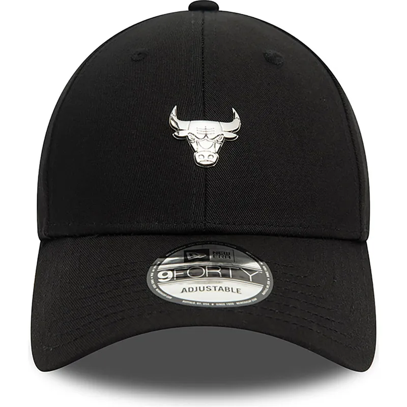 shapka-izvita-cherna-reguliruem-9forty-metallic-pin-na-chicago-bulls-nba-ot-new-era