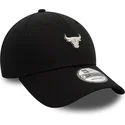 new-era-9forty-chicago-bulls-nba-metallic-pin-verstellbare-schwarze-kappe-mit-gebogenem-schirm