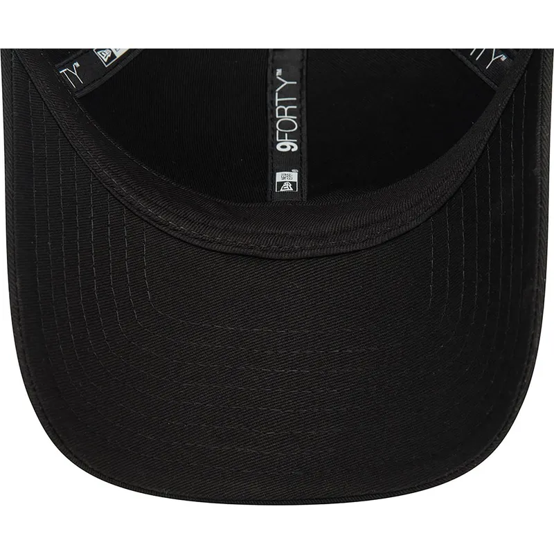 schwarze-verstellbare-curved-cap-9forty-metallic-pin-der-chicago-bulls-nba-von-new-era