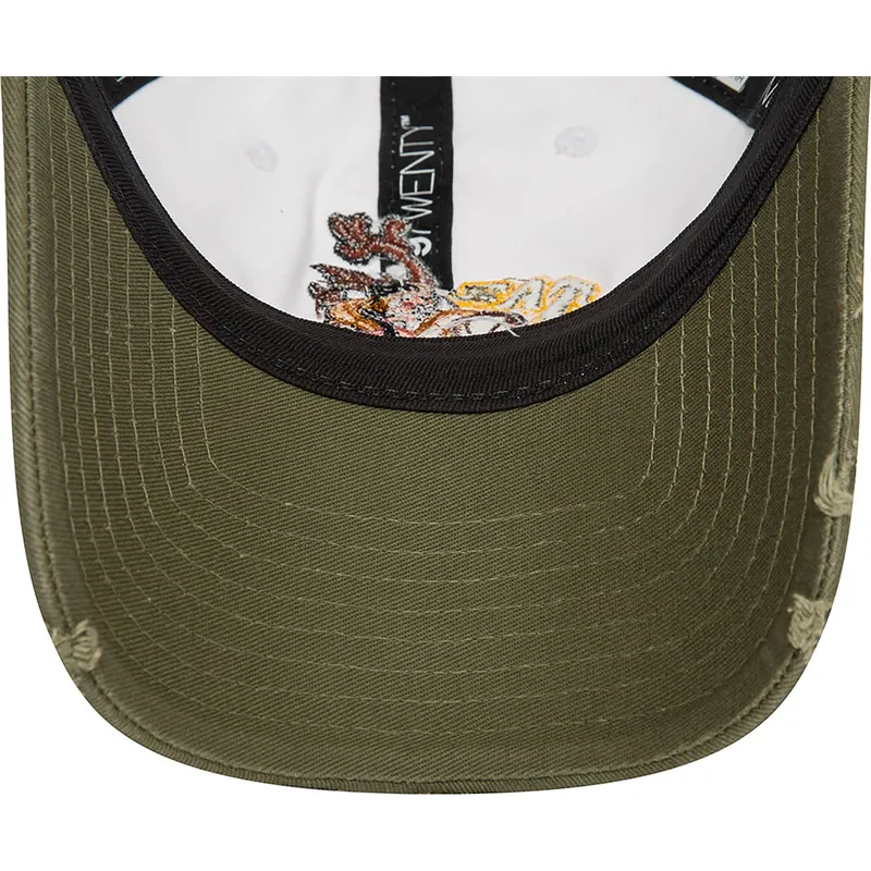 shapka-izvita-byala-reguliruem-9twenty-washed-na-tasmania-looney-tunes-ot-new-era