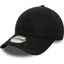 casquette-courbee-noire-ajustable-avec-logo-noir-9forty-flame-new-york-yankees-mlb-new-era