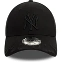 casquette-courbee-noire-ajustable-avec-logo-noir-9forty-flame-new-york-yankees-mlb-new-era