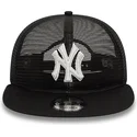 sort-new-york-yankees-mlb-9fifty-broderet-mesh-trucker-cap-fra-new-era