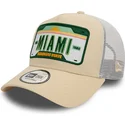 beige-weisse-trucker-kappe-a-frame-license-plate-von-miami-cities-and-beaches-von-new-era