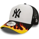 shapka-izvita-traker-byala-snapbek-a-frame-flame-na-new-york-yankees-mlb-ot-new-era