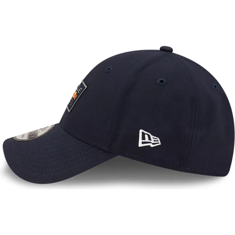 marineblaue-verstellbare-curved-cap-9forty-repreve-graphic-von-red-bull-racing-formula-1-von-new-era