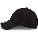 schwarze-verstellbare-kappe-mit-gebogenem-schirm-und-schwarzem-logo-9forty-seasonal-von-mclaren-racing-formula-1-von-new-era