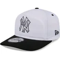 new-era-mlb-new-york-yankees-golfer-snapback-kappe-mit-gebogenem-schirm-in-weiss-und-schwarz-mit-chrome-logo