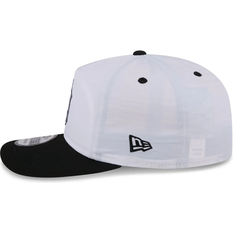 shapka-izvita-byala-snapbek-golfer-chrome-na-new-york-yankees-mlb-ot-new-era