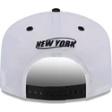 gebogene-weisse-und-schwarze-snapback-kappe-golfer-chrome-logo-von-new-york-yankees-mlb-von-new-era