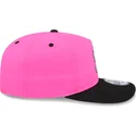 rosa-und-schwarze-snapback-golferkappe-mit-gebogenem-schirm-und-chrome-logo-der-new-york-yankees-mlb-von-new-era