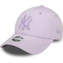 justerbar-violet-buet-kasket-med-violet-logo-til-kvinder-9forty-league-essential-fra-new-york-yankees-mlb-fra-new-era