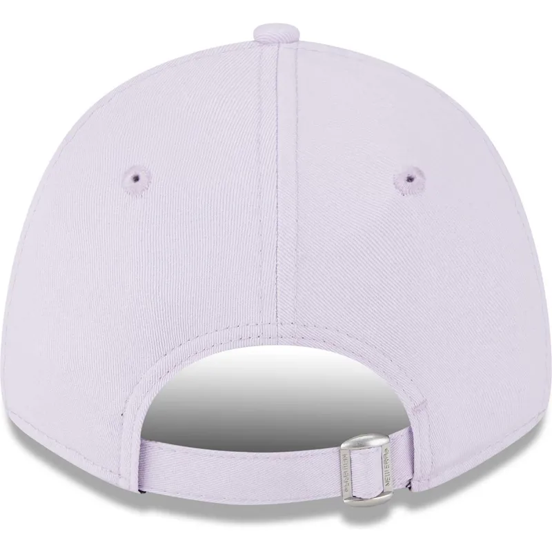 justerbar-violet-buet-kasket-med-violet-logo-til-kvinder-9forty-league-essential-fra-new-york-yankees-mlb-fra-new-era
