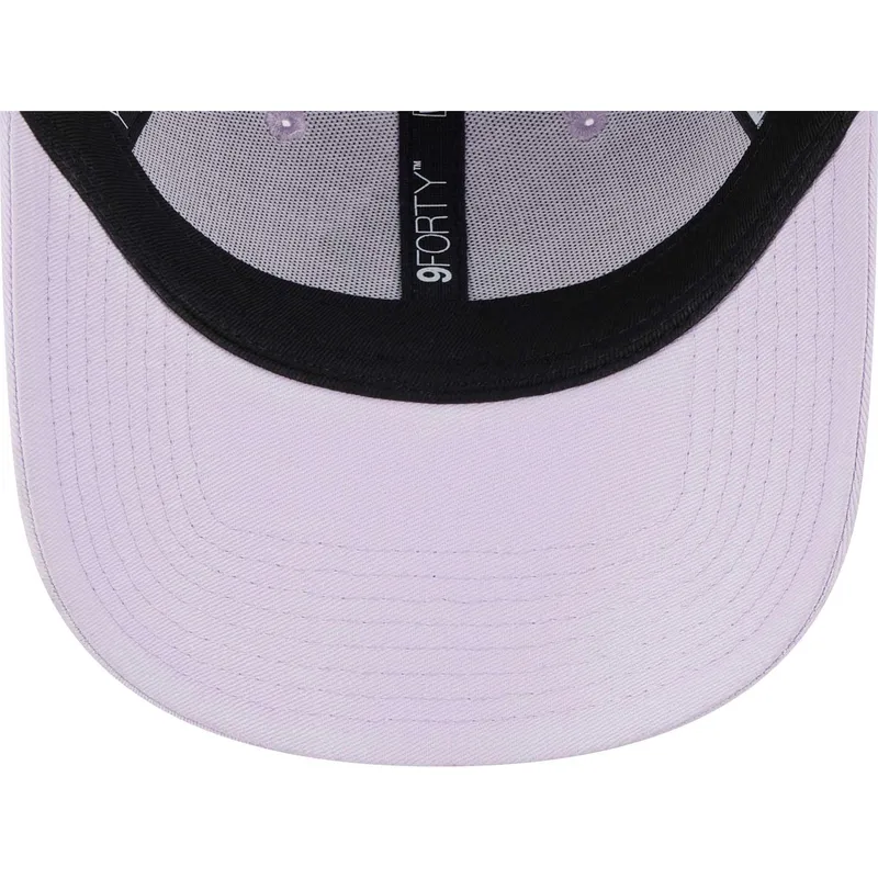 9forty-league-essential-new-york-yankees-mlb-new-era-justerbar-lilla-buet-kasket-med-lilla-logo-til-kvinder