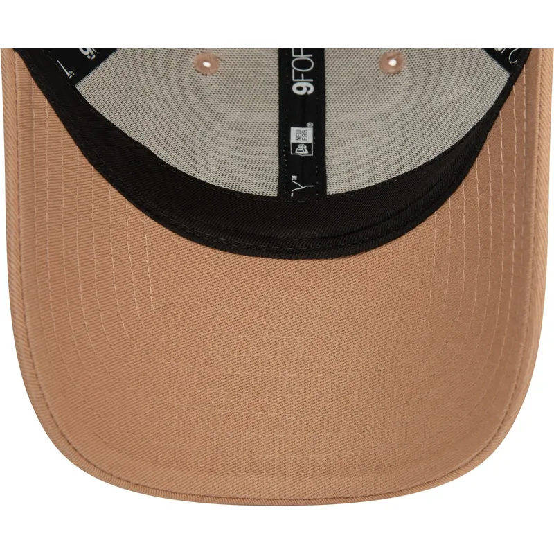 shapka-izvita-roza-adjustable-strap-9forty-na-gorra-curva-rosa-claro-ajustable-9forty-pin-ot-new-era