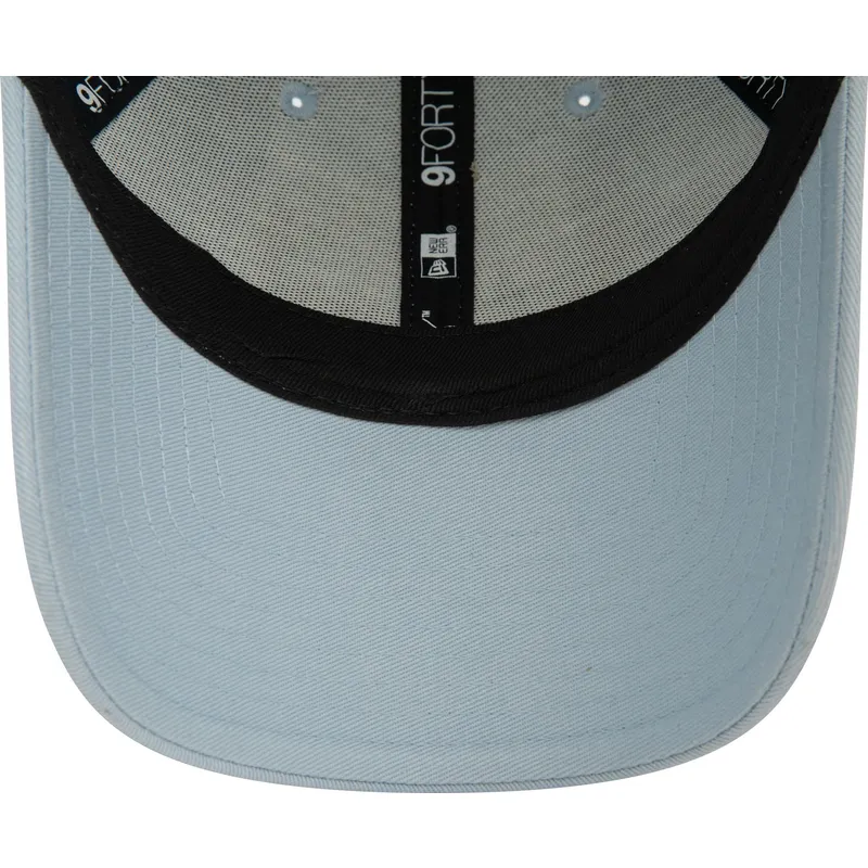 lys-bla-justerbar-9forty-pin-kasket-fra-new-era