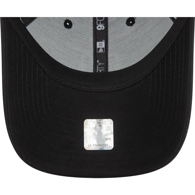 schwarze-verstellbare-9forty-kappe-mit-gebogenem-schirm-metallic-patch-las-vegas-raiders-nfl-von-new-era