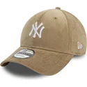 beige-gebogene-verstellbare-9forty-cord-kappe-der-new-york-yankees-mlb-von-new-era
