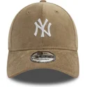 beige-gebogene-verstellbare-9forty-cord-kappe-der-new-york-yankees-mlb-von-new-era