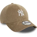 beige-justerbar-9forty-cord-bojelig-kasket-new-york-yankees-mlb-fra-new-era