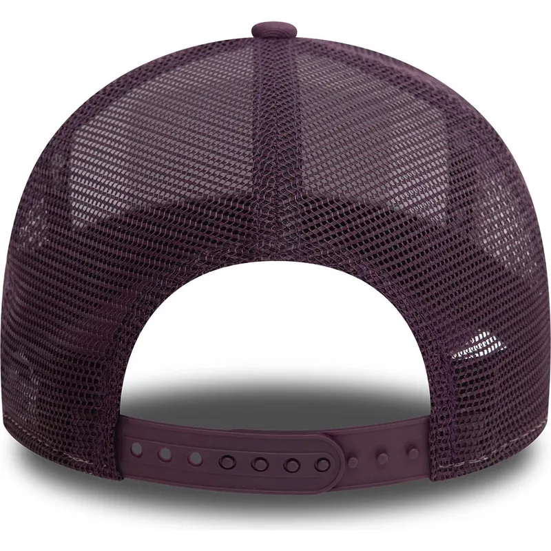 shapka-izvita-traker-violetka-snapbek-a-frame-ski-patch-na-courchevel-ciudades-playas-ot-new-era