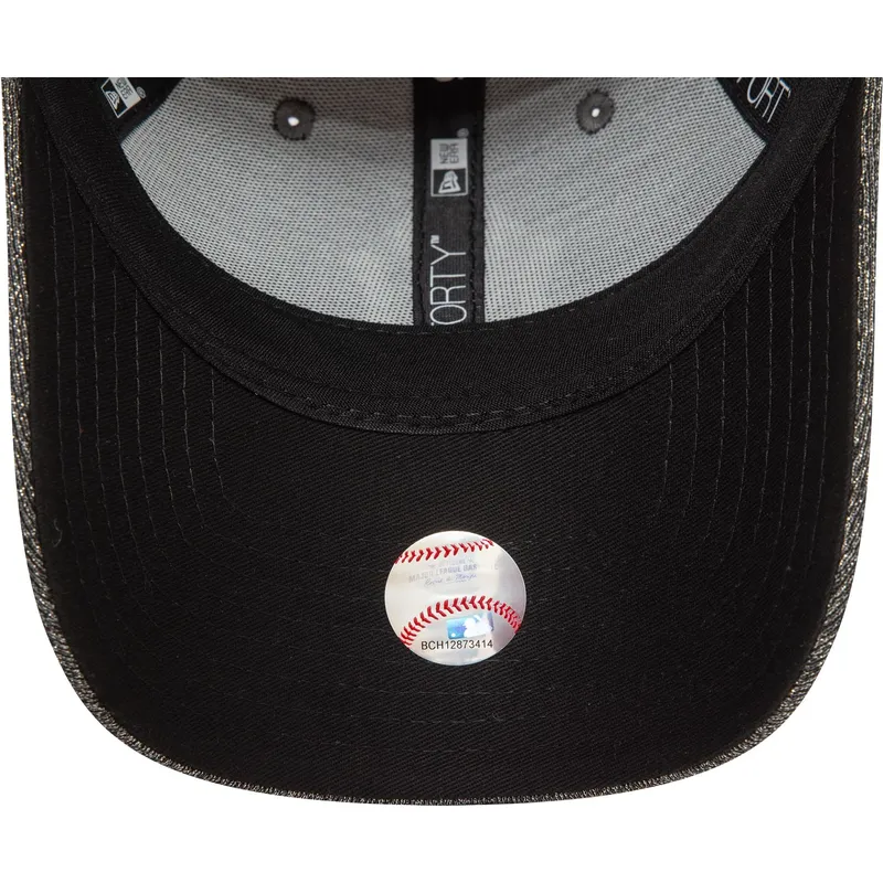 shapka-izvita-cherna-reguliruem-9forty-glitter-na-new-york-yankees-mlb-ot-new-era
