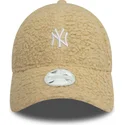 gorra-curva-beige-ajustable-para-mujer-9forty-borg-de-new-york-yankees-mlb-de-new-era