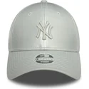 shapka-izvita-siv-reguliruem-plateada-plateado-9forty-midi-pu-na-new-york-yankees-mlb-ot-new-era