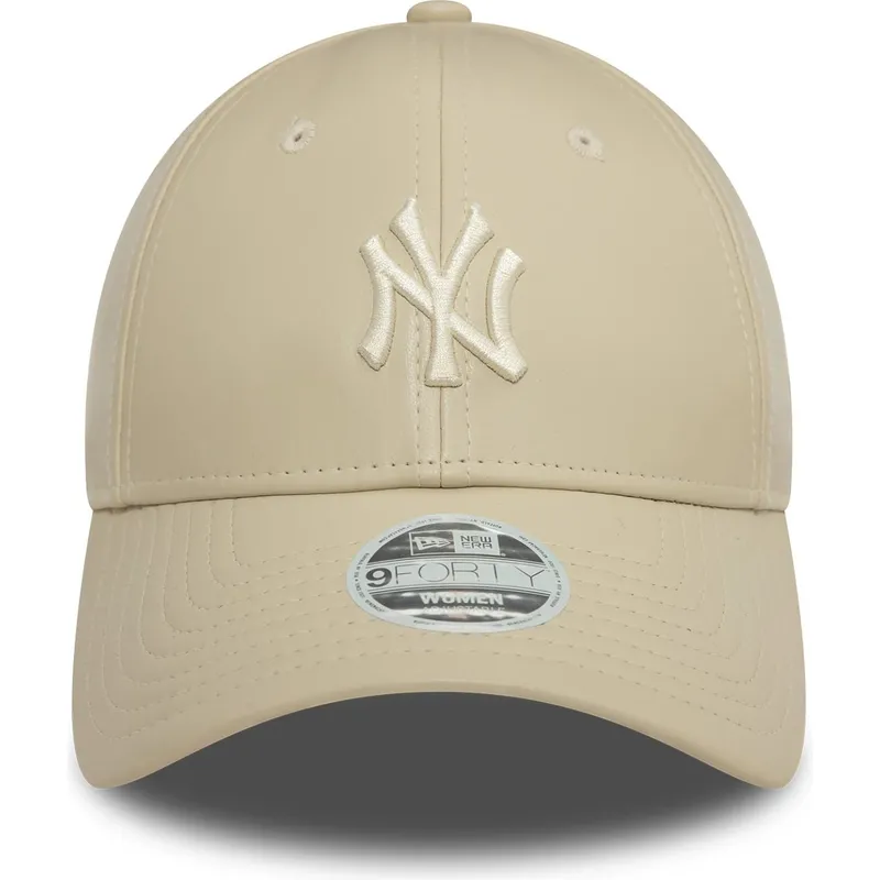 shapka-izvita-bezhov-reguliruem-9forty-midi-pu-na-new-york-yankees-mlb-ot-new-era
