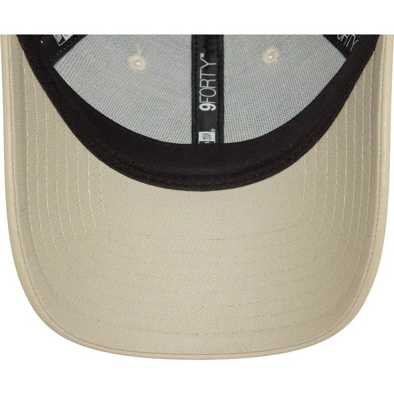 shapka-izvita-bezhov-reguliruem-9forty-midi-pu-na-new-york-yankees-mlb-ot-new-era