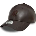 new-era-mlb-new-york-yankees-9forty-midi-pu-damen-verstellbare-braune-kappe-mit-gebogenem-schirm-und-braunem-logo