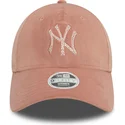 shapka-izvita-roza-reguliruem-9forty-velour-diamante-na-new-york-yankees-mlb-ot-new-era