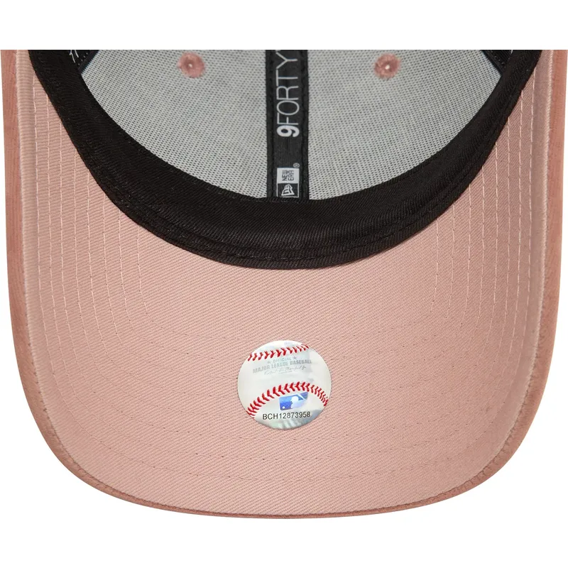 shapka-izvita-roza-reguliruem-9forty-velour-diamante-na-new-york-yankees-mlb-ot-new-era