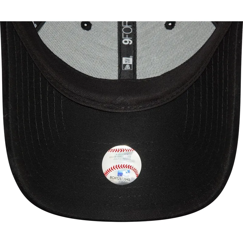 shapka-izvita-cherna-reguliruem-9forty-velour-diamante-na-new-york-yankees-mlb-ot-new-era
