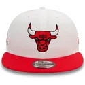 shapka-ploska-chervena-snapbek-9fifty-white-crown-patch-na-chicago-bulls-nba-ot-new-era