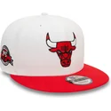 shapka-ploska-chervena-snapbek-9fifty-white-crown-patch-na-chicago-bulls-nba-ot-new-era