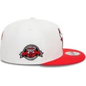 shapka-ploska-chervena-snapbek-9fifty-white-crown-patch-na-chicago-bulls-nba-ot-new-era
