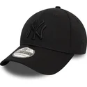 casquette-courbee-noire-ajustee-avec-logo-noir-39thirty-monochrome-new-york-yankees-mlb-new-era